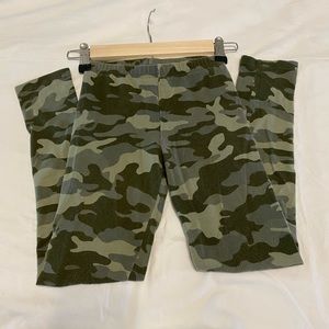 Old Navy Girls Green Cammo Leggings Big Girls Size 10 Lightly Used